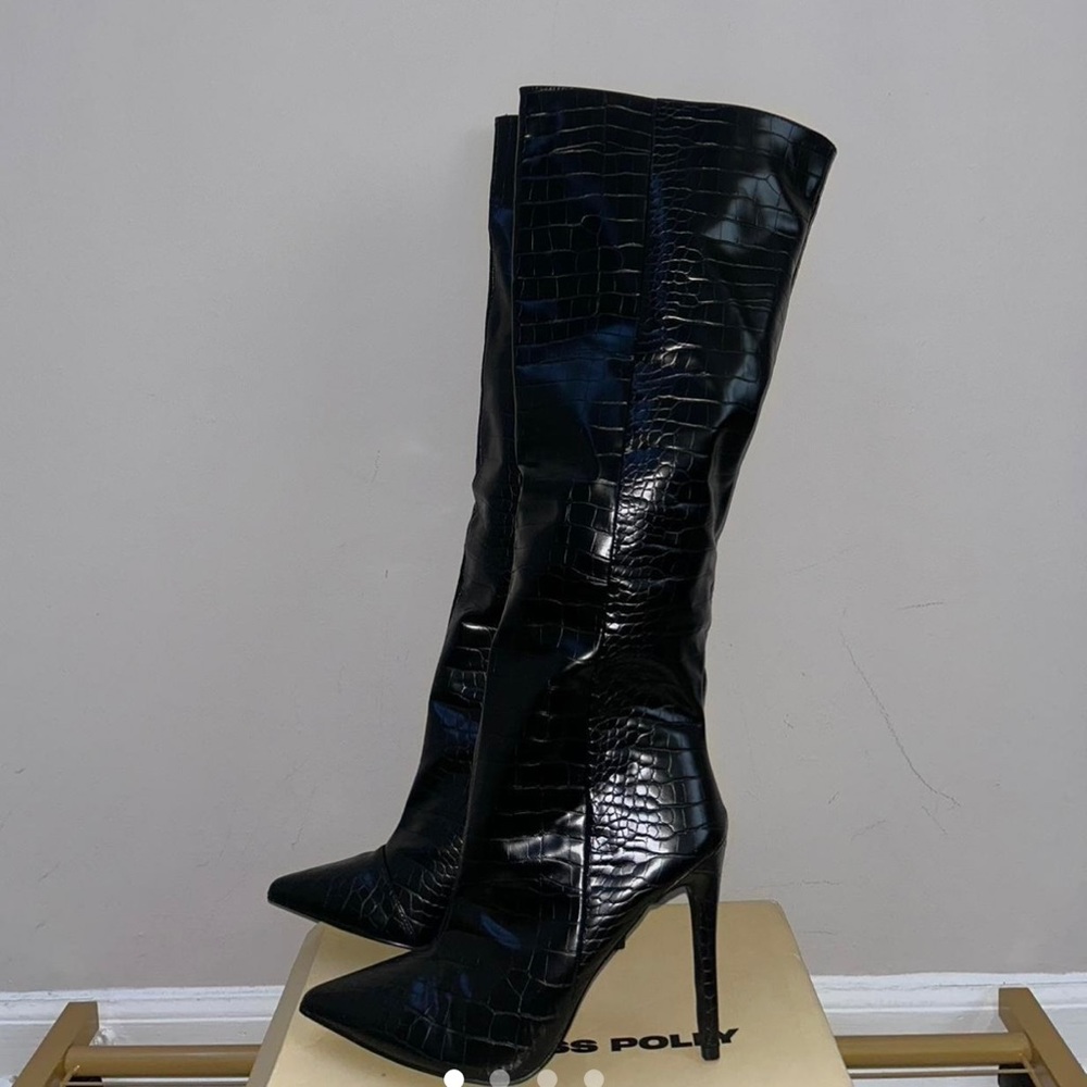 Princess Polly black Leighton leather knee high heeled boots size 10, brand new